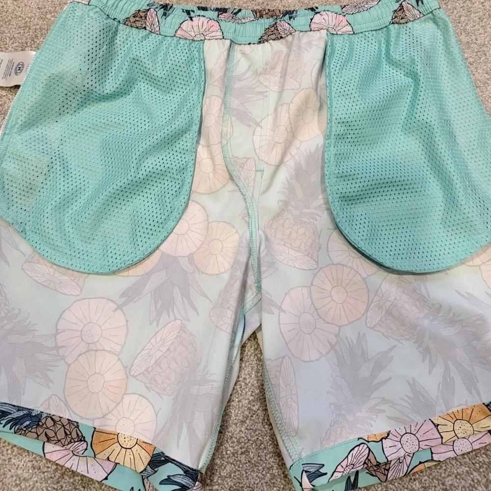 NWT Hurley Phantom Poolside pineapple print swim trunks size men’s medium